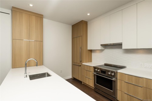 #107-9570 Fifth St, Sidney, BC - Indoor Photo Showing Kitchen