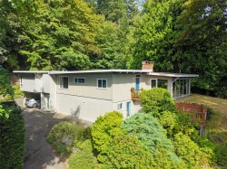4902 Lochside Dr Saanich, BC V8Y 2E6