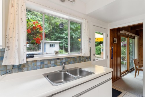 4902 Lochside Dr, Saanich, BC 