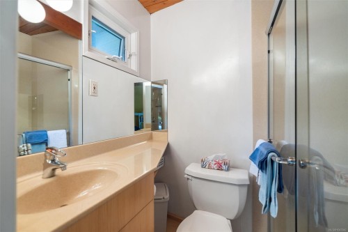 4902 Lochside Dr, Saanich, BC 