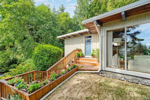 4902 Lochside Dr, Saanich, BC 