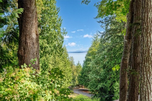4902 Lochside Dr, Saanich, BC 