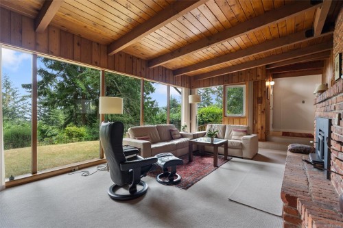 4902 Lochside Dr, Saanich, BC 