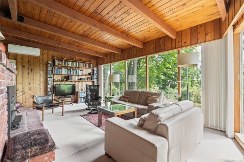 4902 Lochside Dr, Saanich, BC 