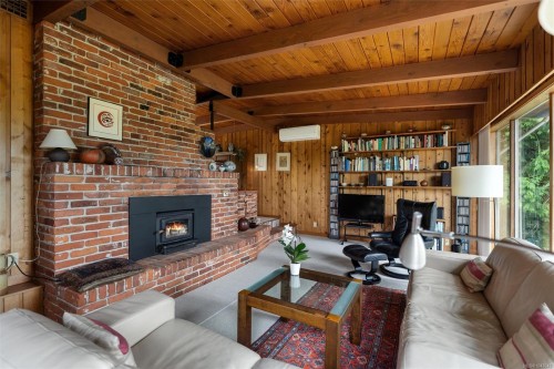 4902 Lochside Dr, Saanich, BC 