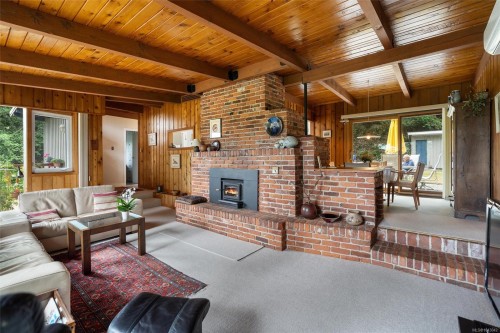 4902 Lochside Dr, Saanich, BC 