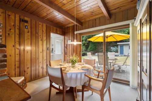 4902 Lochside Dr, Saanich, BC 