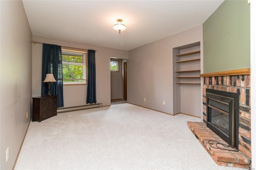 A-1143 Munro St, Esquimalt, BC 