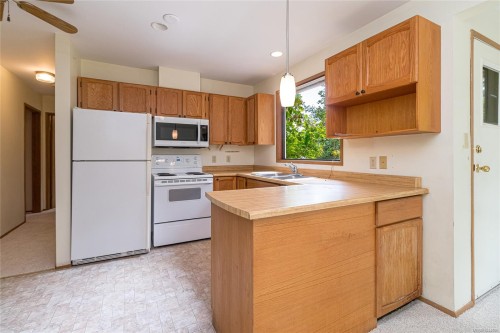 A-1143 Munro St, Esquimalt, BC 