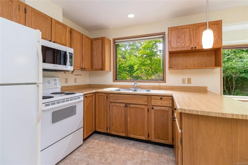 A-1143 Munro St, Esquimalt, BC 