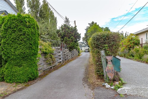 A-1143 Munro St, Esquimalt, BC 