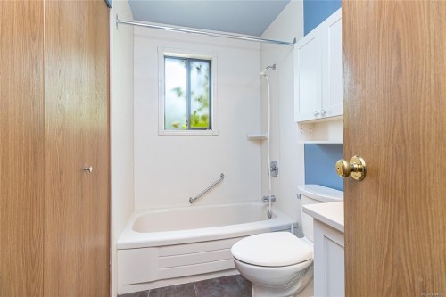 A-1143 Munro St, Esquimalt, BC 