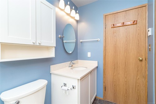 A-1143 Munro St, Esquimalt, BC 
