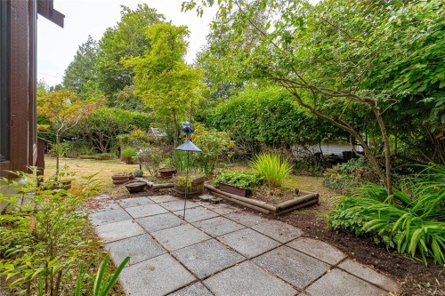 A-1143 Munro St, Esquimalt, BC 