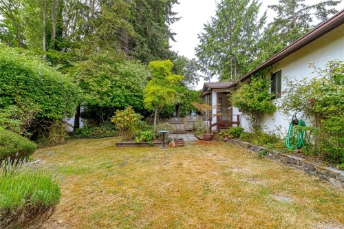 A-1143 Munro St, Esquimalt, BC 