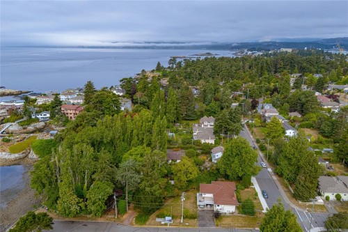 A-1143 Munro St, Esquimalt, BC 