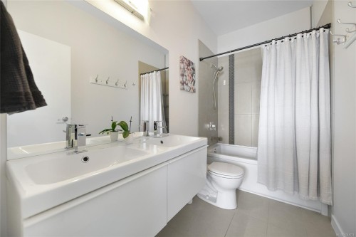 #421-2871 Jacklin Rd, Langford, BC - Indoor Photo Showing Bathroom
