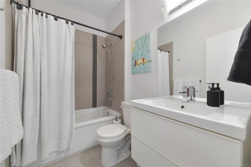 #421-2871 Jacklin Rd, Langford, BC - Indoor Photo Showing Bathroom