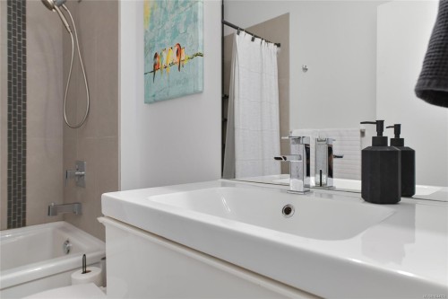 #421-2871 Jacklin Rd, Langford, BC - Indoor Photo Showing Bathroom