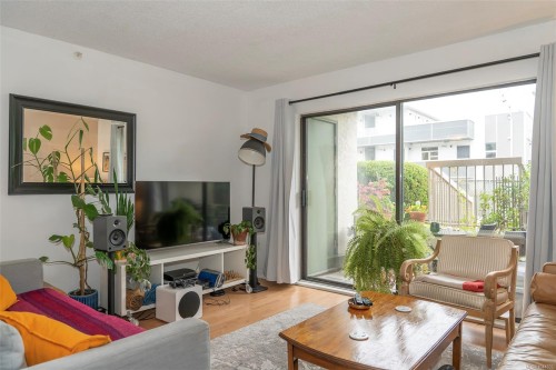 #104-2757 Quadra St, Victoria, BC - Indoor Photo Showing Living Room