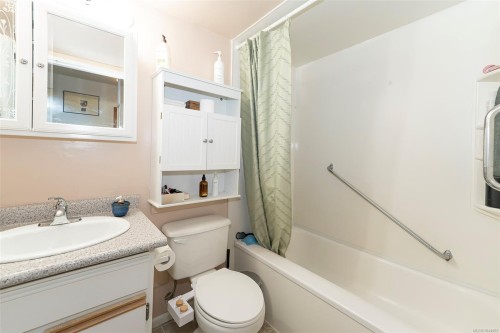 #104-2757 Quadra St, Victoria, BC - Indoor Photo Showing Bathroom