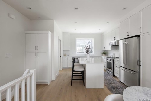 #7-10145 Fifth St, Sidney, BC 