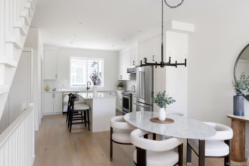 #7-10145 Fifth St, Sidney, BC 