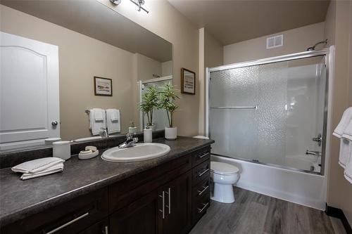 602 Kirkbridge Dr, Winnipeg, MB - Indoor Photo Showing Bathroom