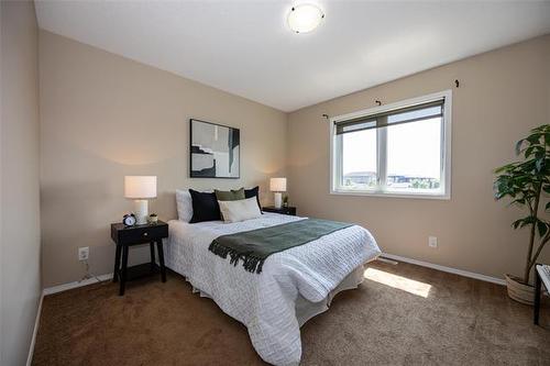 602 Kirkbridge Dr, Winnipeg, MB - Indoor Photo Showing Bedroom