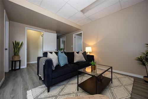 602 Kirkbridge Dr, Winnipeg, MB - Indoor Photo Showing Living Room