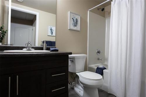 602 Kirkbridge Dr, Winnipeg, MB - Indoor Photo Showing Bathroom