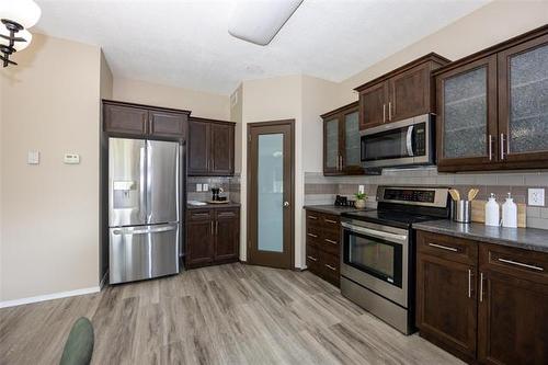 602 Kirkbridge Dr, Winnipeg, MB - Indoor Photo Showing Kitchen