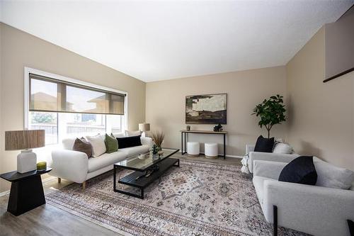 602 Kirkbridge Dr, Winnipeg, MB - Indoor Photo Showing Living Room
