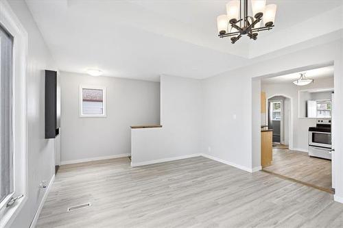 1035 Rosemount Ave, Winnipeg, MB - Indoor Photo Showing Other Room