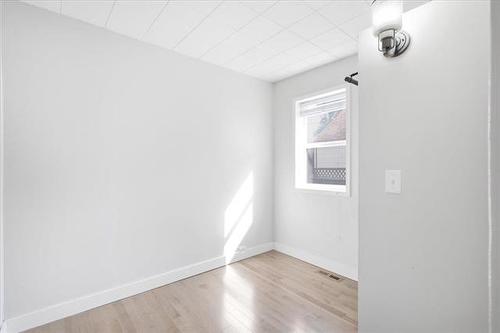 1035 Rosemount Ave, Winnipeg, MB - Indoor Photo Showing Other Room