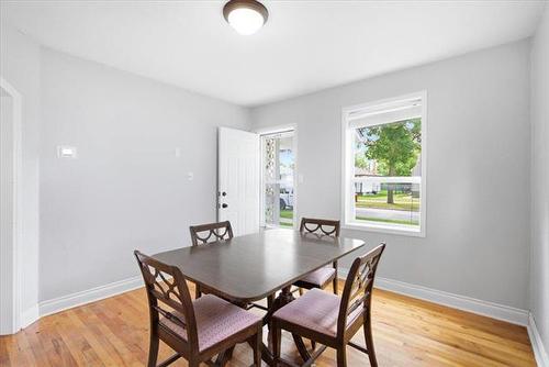 1035 Rosemount Ave, Winnipeg, MB - Indoor Photo Showing Dining Room