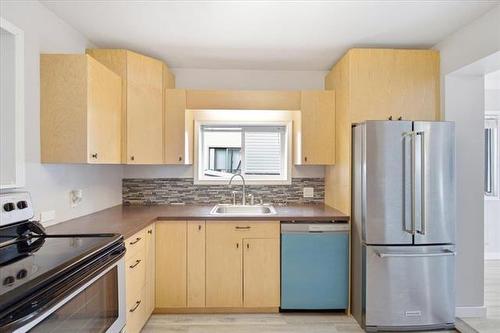 1035 Rosemount Ave, Winnipeg, MB - Indoor Photo Showing Kitchen