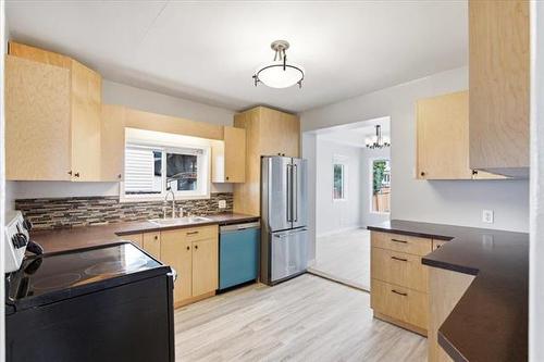 1035 Rosemount Ave, Winnipeg, MB - Indoor Photo Showing Kitchen
