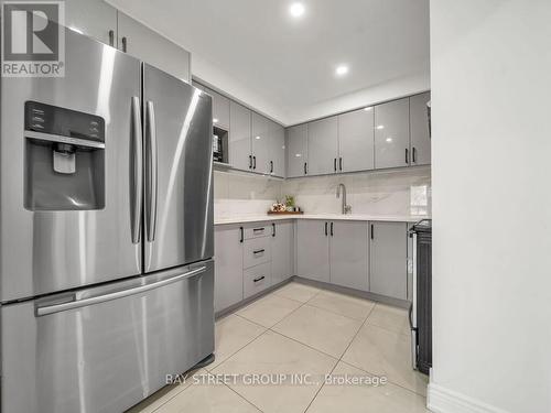 3068 Morning Star Drive, Mississauga, ON - Indoor Photo Showing Kitchen