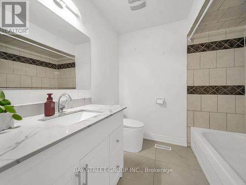 3068 Morning Star Drive, Mississauga, ON - Indoor Photo Showing Bathroom