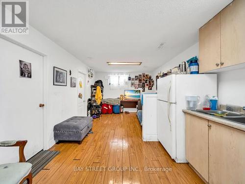 3068 Morning Star Drive, Mississauga, ON - Indoor Photo Showing Kitchen With Double Sink