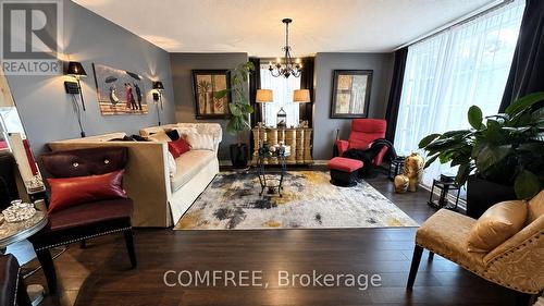 8950 Brown Road, Niagara Falls (Brown), ON - Indoor Photo Showing Living Room