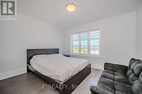 4712 Doug Wright Drive, Burlington, ON - Indoor Photo Showing Bedroom