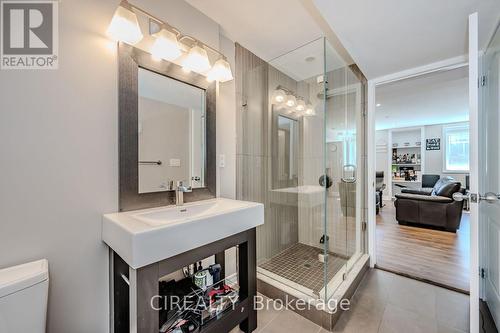 4712 Doug Wright Drive, Burlington, ON - Indoor Photo Showing Bathroom