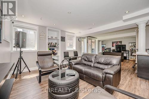 4712 Doug Wright Drive, Burlington, ON - Indoor Photo Showing Living Room