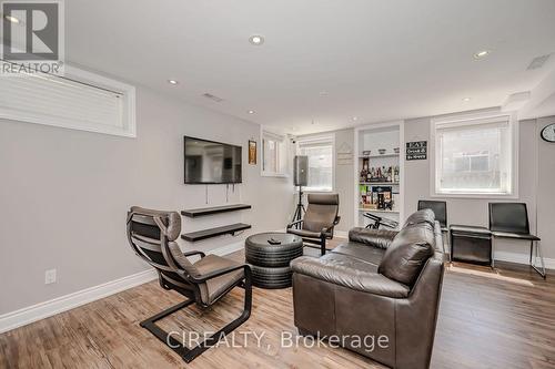 4712 Doug Wright Drive, Burlington, ON - Indoor Photo Showing Living Room