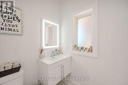 4712 Doug Wright Drive, Burlington, ON - Indoor Photo Showing Bathroom