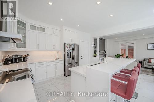 4712 Doug Wright Drive, Burlington, ON - Indoor Photo Showing Kitchen