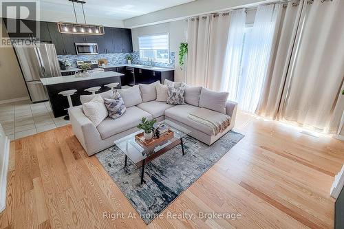 3 Trailside Drive, Haldimand, ON - Indoor Photo Showing Living Room