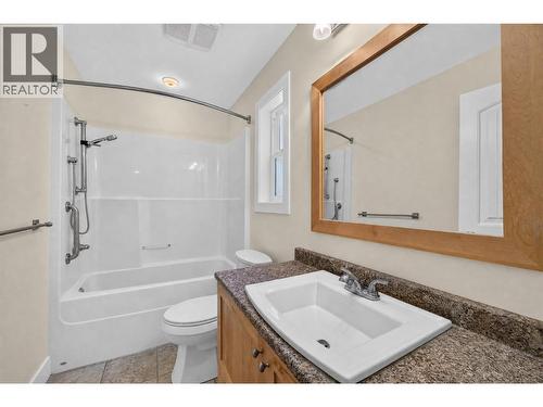 Suite - 2991 7 Avenue Ne, Salmon Arm, BC - Indoor Photo Showing Bathroom